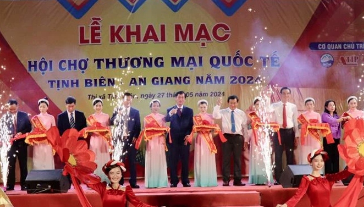 Tinh Bien – An Giang international trade fair opens